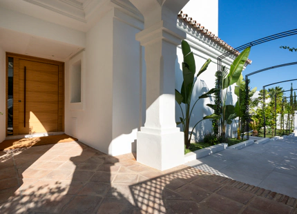 LUXURIOUS VILLA FOR SALE IN NUEVA ANDALUCIA