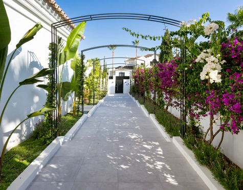 Villa for sale in Nueva Andalucia, Marbella