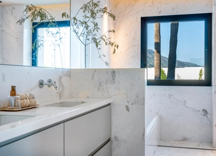 LUXURIOUS VILLA FOR SALE IN NUEVA ANDALUCIA