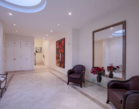 Villa for sale in Los Arqueros, Benahavis