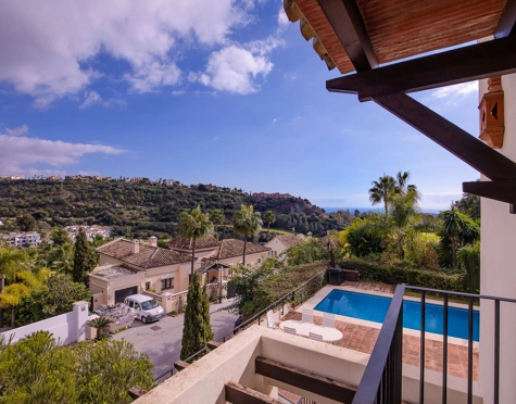 Villa for sale in Los Arqueros, Benahavis