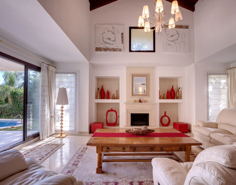 Villa for sale in Los Arqueros, Benahavis