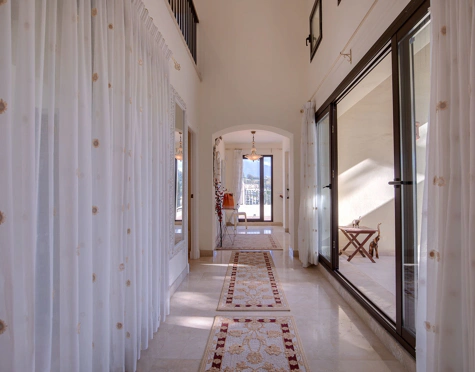 Villa for sale in Los Arqueros, Benahavis