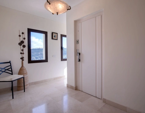 Villa for sale in Los Arqueros, Benahavis