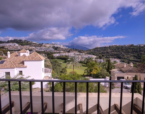 Villa for sale in Los Arqueros, Benahavis