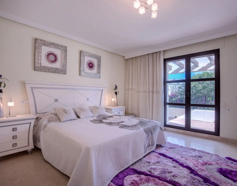 Villa for sale in Los Arqueros, Benahavis