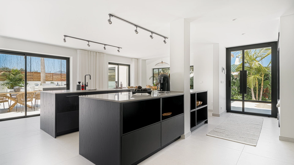 Villa for sale in Nueva Andalucia, Marbella