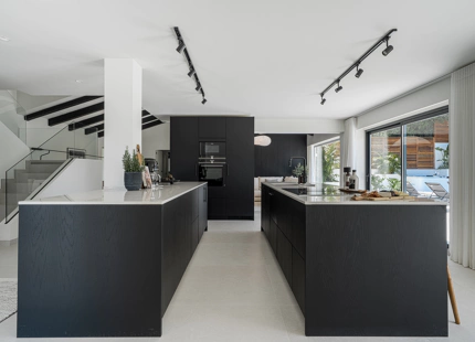 LUXURIOUS AND MODERN VILLA FOR SALE IN NUEVA ANDALUCIA