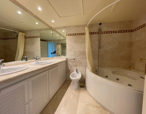 Apartment for sale in Magna Marbella, Nueva Andalucia