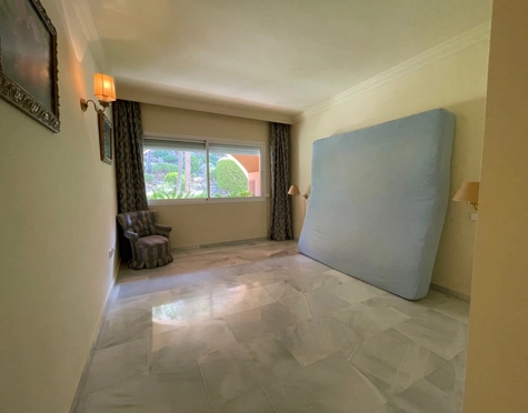 Apartment for sale in Magna Marbella, Nueva Andalucia