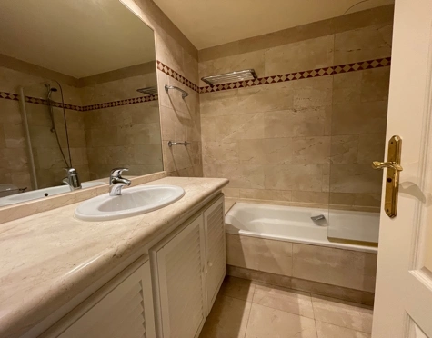 Apartment for sale in Magna Marbella, Nueva Andalucia