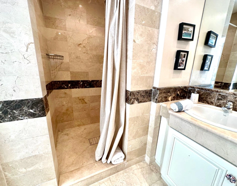 Ground Floor Apartment for sale in Rio Real, Marbella Este