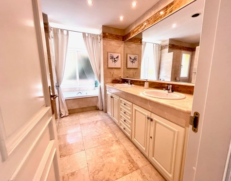 Ground Floor Apartment for sale in Rio Real, Marbella Este