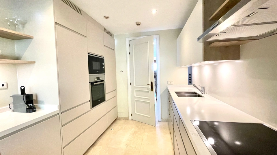 Ground Floor Apartment for sale in Rio Real, Marbella East