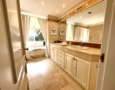 Ground Floor Apartment for sale in Rio Real, Marbella Este