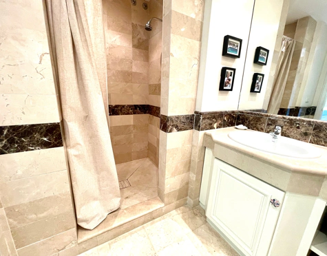 Ground Floor Apartment for sale in Rio Real, Marbella Este