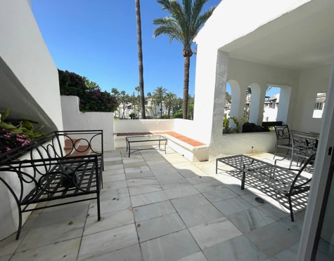 Penthouse for sale in Alcazaba Beach, Estepona East