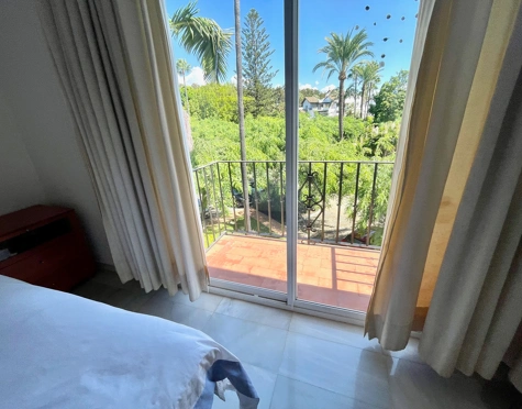 Penthouse for sale in Alcazaba Beach, Estepona East