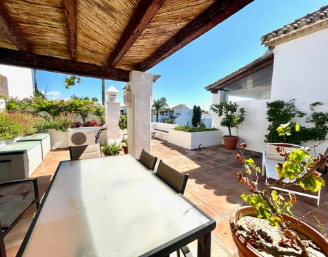 Penthouse for sale in Alcazaba Beach, Estepona East