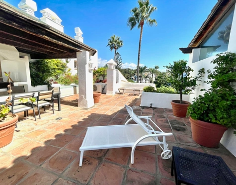 Penthouse for sale in Alcazaba Beach, Estepona East