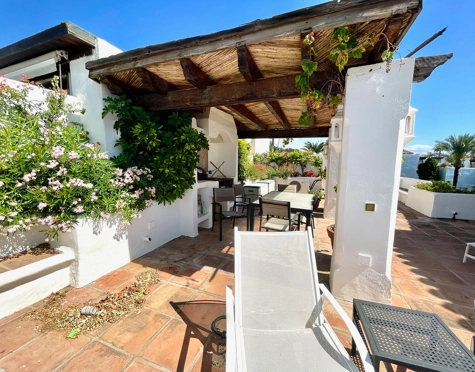 Penthouse for sale in Alcazaba Beach, Estepona East