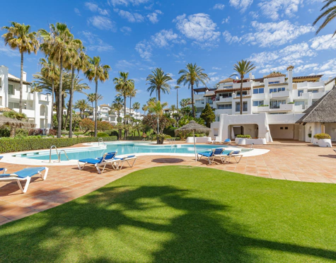 Ático en venta en Alcazaba Beach, Estepona Este