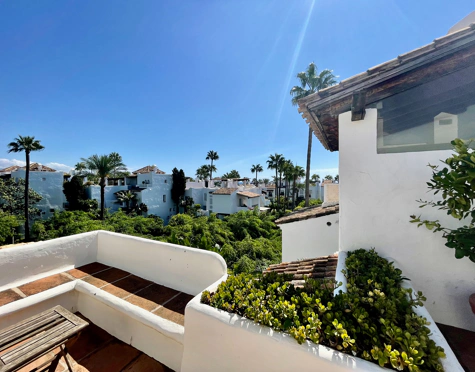Penthouse for sale in Alcazaba Beach, Estepona East