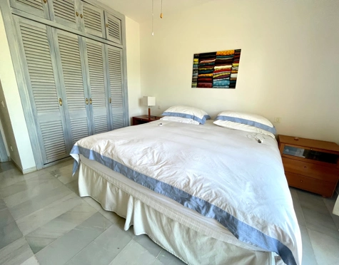 Penthouse for sale in Alcazaba Beach, Estepona East