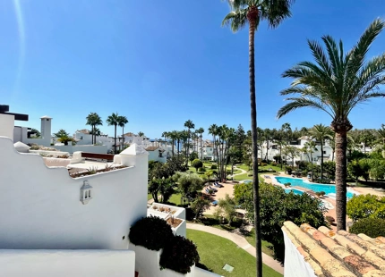 Ático en venta en Alcazaba Beach, Estepona Este
