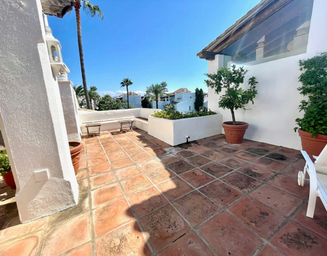 Penthouse for sale in Alcazaba Beach, Estepona East