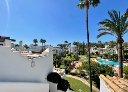 Ático en venta en Alcazaba Beach, Estepona Este