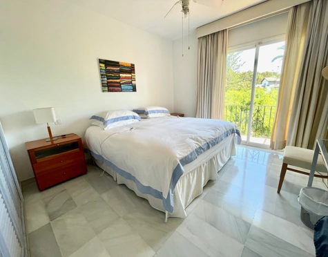 Penthouse for sale in Alcazaba Beach, Estepona East