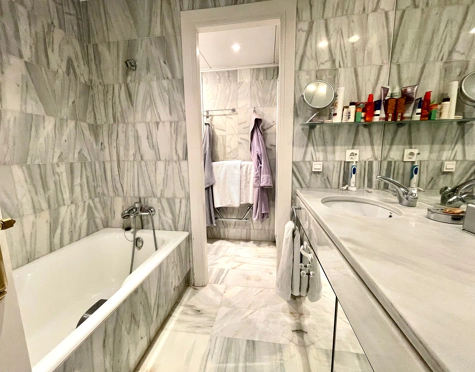Penthouse for sale in Alcazaba Beach, Estepona East