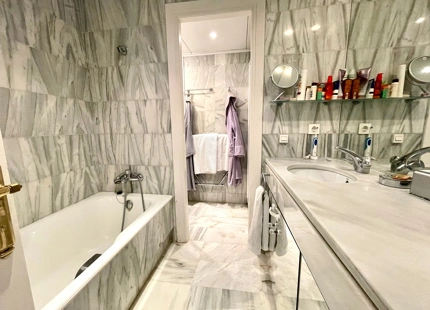 Ático en venta en Alcazaba Beach, Estepona Este