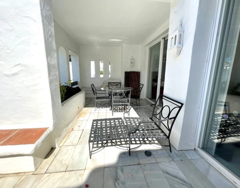 Penthouse for sale in Alcazaba Beach, Estepona East