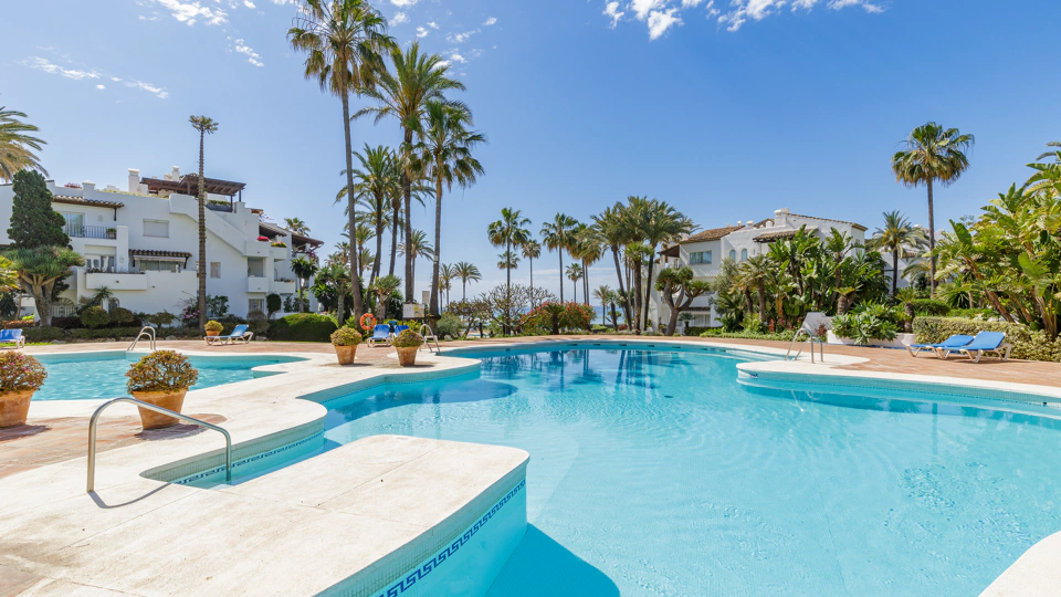 Ático en venta en Alcazaba Beach, Estepona Este
