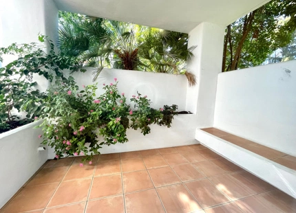 Apartamento Planta Baja en venta en Alcazaba Beach, Estepona Este