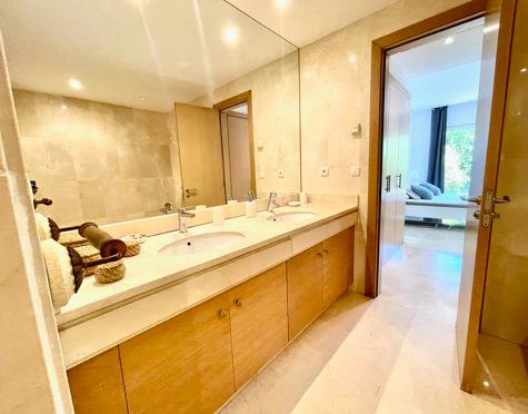 Ground Floor Apartment for sale in Alcazaba Beach, Estepona East