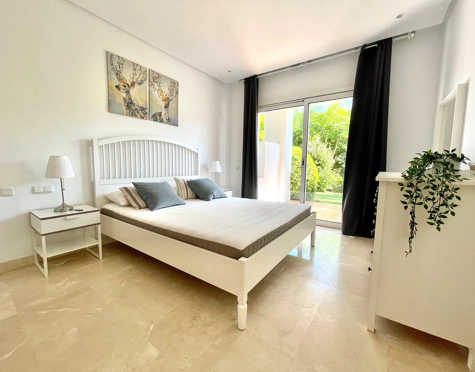 Ground Floor Apartment for sale in Alcazaba Beach, Estepona East