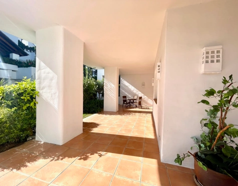 Ground Floor Apartment for sale in Alcazaba Beach, Estepona East