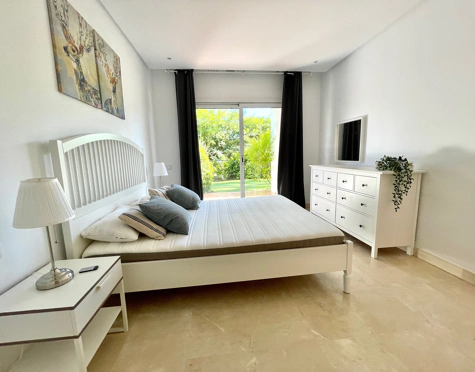 Ground Floor Apartment for sale in Alcazaba Beach, Estepona East