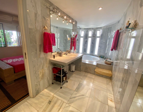 Apartment for sale in Nagüeles, Marbella Golden Mile