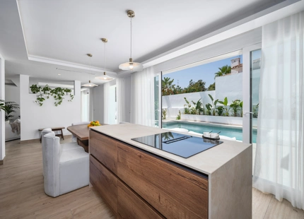VILLA DE ESTILO BOHO EN VENTA EN NUEVA ANDALUCÍA