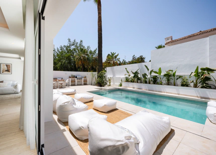 VILLA DE ESTILO BOHO EN VENTA EN NUEVA ANDALUCÍA
