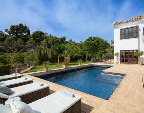 Villa en venta en El Madroñal, Benahavis