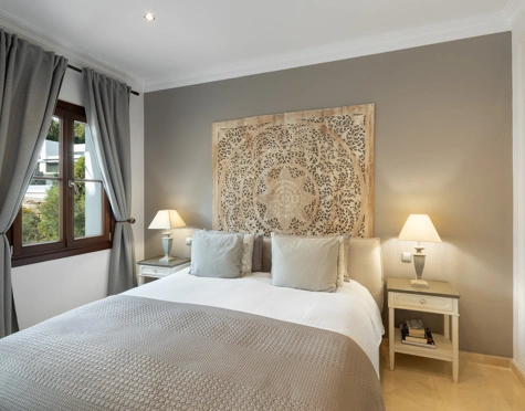 Villa en venta en El Madroñal, Benahavis