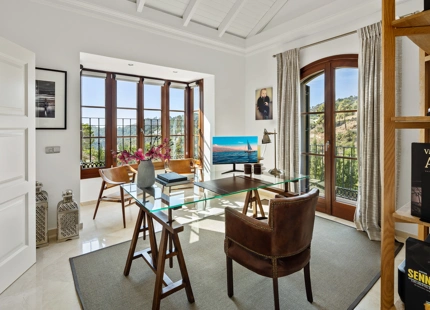 CHARMING FAMILY VILLA FOR SALE IN EL MADRONAL, BENAHAVIS