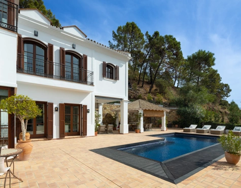 Villa en venta en El Madroñal, Benahavis
