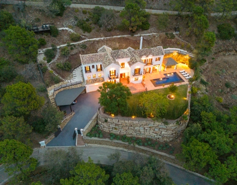 Villa en venta en El Madroñal, Benahavis