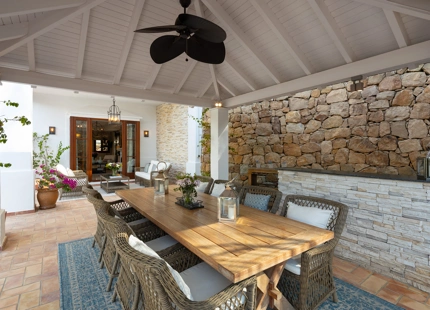CHARMING FAMILY VILLA FOR SALE IN EL MADRONAL, BENAHAVIS